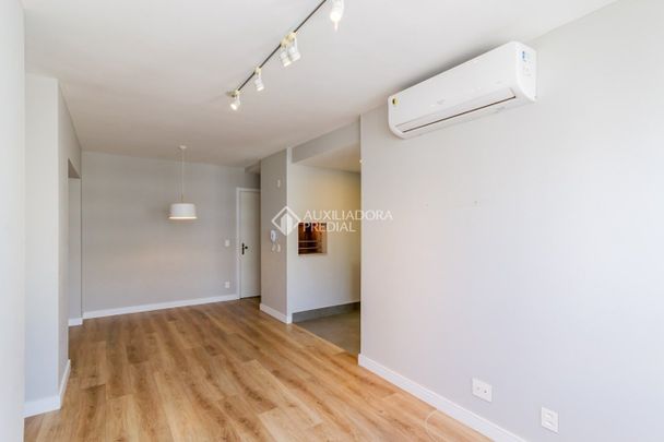 Apartamento com 2 quartos e 57m² para alugar em São Sebastião, Porto Alegre. - Photo 1
