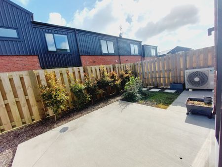 Modern Living - Photo 3