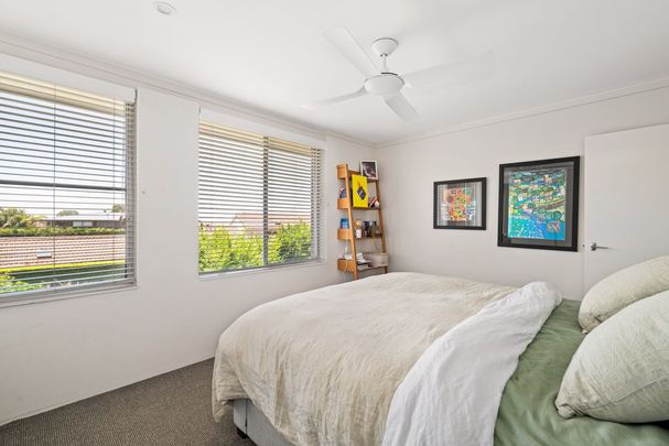 Spacious Townhouse in Sought-After Balgowlah Locale - Photo 1