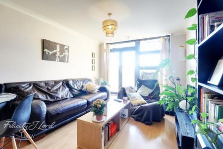 2 bedroom flat to rent - Photo 2