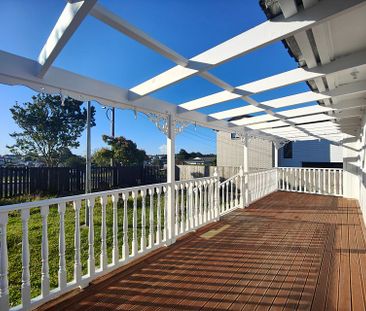 Renovated 3-Bedroom Standalone Home + Sunroom - Photo 4