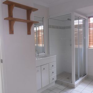 Spacious unit in great location - Photo 2