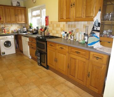 4 bedroom detached house to rent - Photo 2