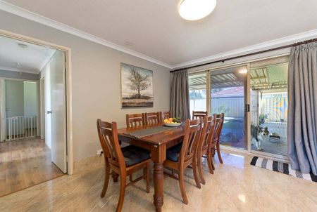 Beautifully renovated 4-bedroom, 2-bathroom family home - Photo 2