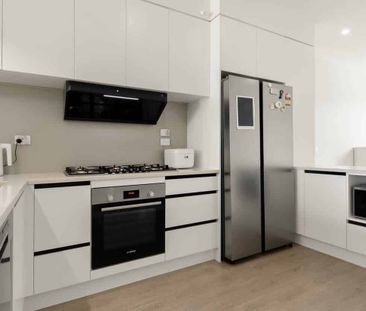 Modern 4 bed Family Home in Westgate - Photo 4