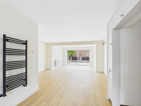 3 bedroom House To Let Total Size: 1206 SQ FT - Photo 1