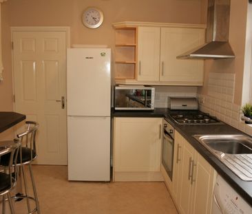 3 Bed Terraced House, Queensland Ave, CV5 - Photo 2