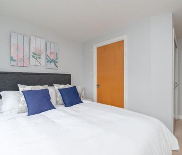 3 bedroom flat to rent - Photo 4