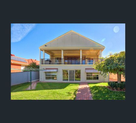 13 McMahon Place, West Wodonga, Vic 3690 - Photo 2