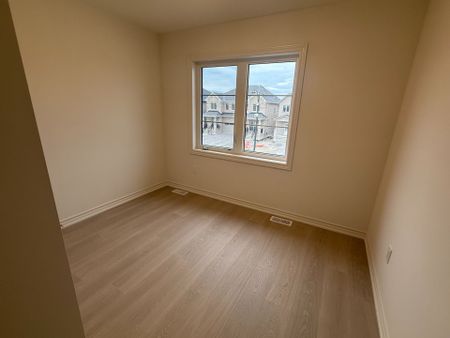 For Lease - 103 Sanderson Drive, Kawartha Lakes, Ontario - Photo 4