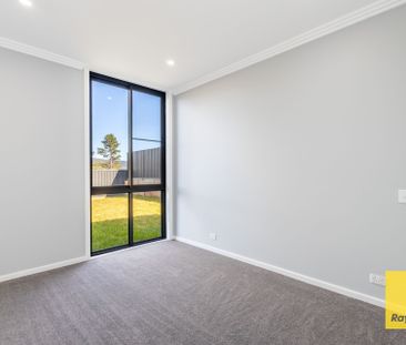 Modern Townhouse - Photo 2