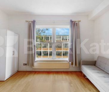 Modern Apartment - Photo 6