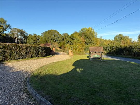 Spacious unfurnished first floor flat in a rural location with MOST BILLS INCLUDED. - Photo 1