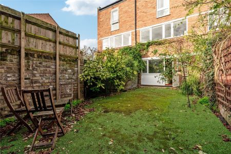 St. Andrews Square, London, W11 ground floor flat to rent - Photo 3