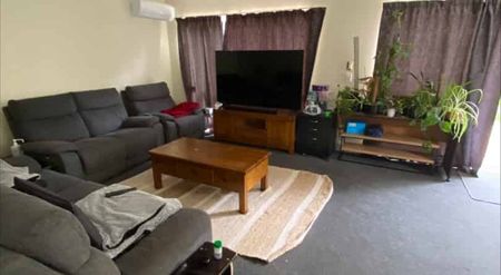 Spacious 4-Bedroom Family Home for Rent - Photo 2