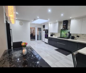 3 Bed Terraced House, Warden Avenue, HA2 - Photo 4