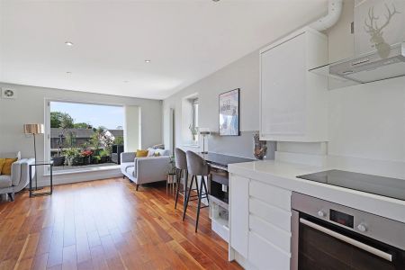 2 Bedroom Flat - Penthouse - Photo 3