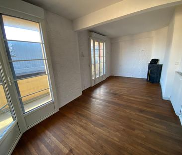 A LOUER ANGERS CENTRE VILLE - T2 AU 3EME ETAGE - SALON ... - Photo 4