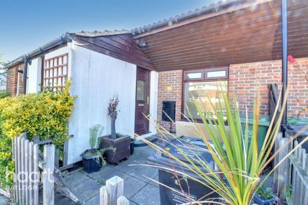 3 bedroom terraced house to rent - Photo 4