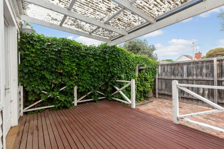 135 Beavers Road, Northcote. - Photo 4