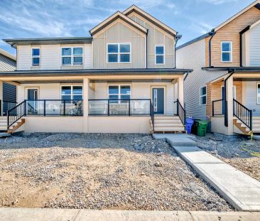 Modern 3 Bedroom Townhouse — 3 Bedrooms Townhouse - Photo 1