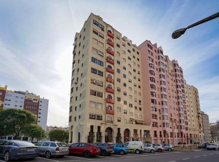 São Domingos de Benfica, Lisbon - Photo 2