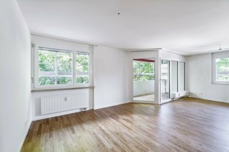 bright and modern apartment in the castle of Binningen - Photo 3