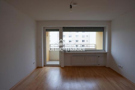 Stilvolle, gepflegte 3-Zimmer-Wohnung mit Balkon in Feldmoching, München - Photo 2