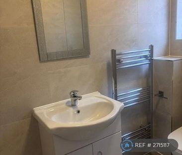 2 bedroom semi-detached house to rent - Photo 5