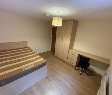 9 bedroom townhouse to rent - Photo 4