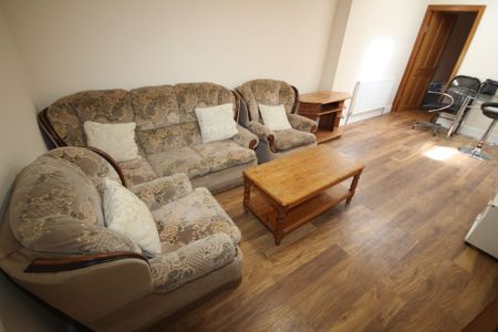 Berkeley Avenue, Hounslow, TW4 - Photo 2