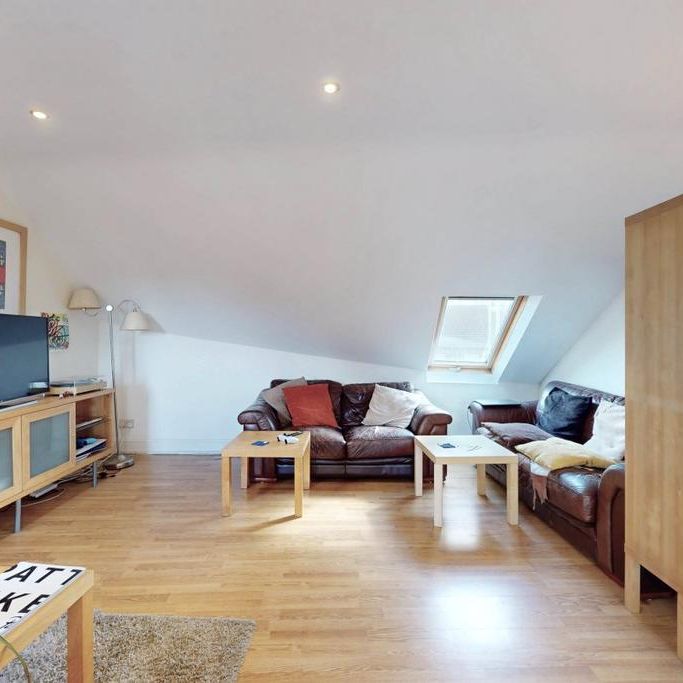 4 bedroom flat to rent - Photo 1