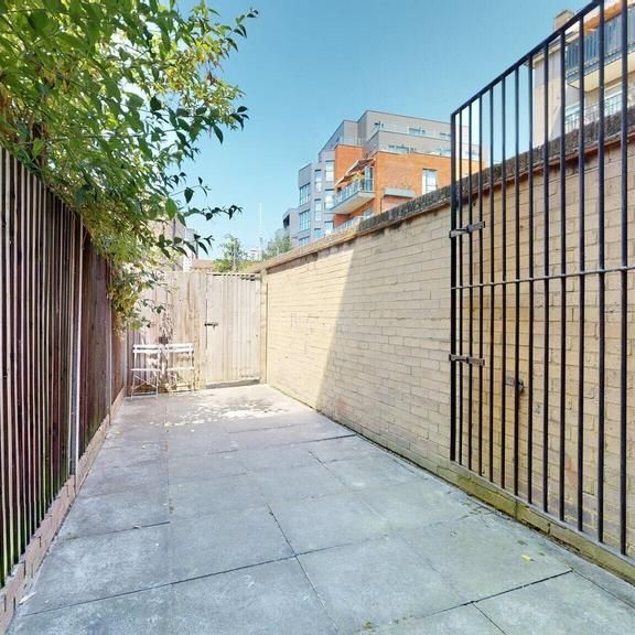 2 bedroom ground floor flat to rent - Photo 1