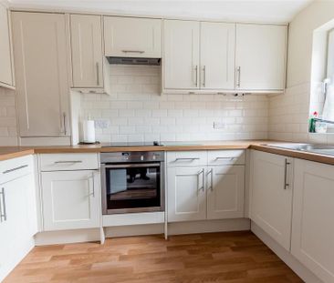 2 bedroom semi-detached house to rent - Photo 4