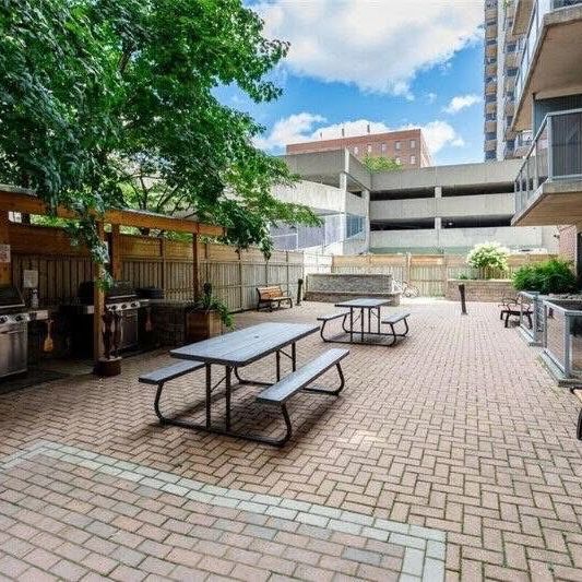 429 Somerset Unit 1010 - Photo 1