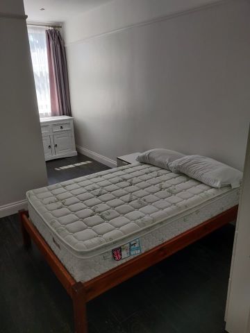 2 Bed Flat, Holland Road, W14 - Photo 3