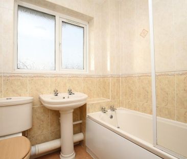 2 bedroom end of terrace house to rent - Photo 1