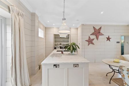 3 bedroom mews to rent - Photo 3