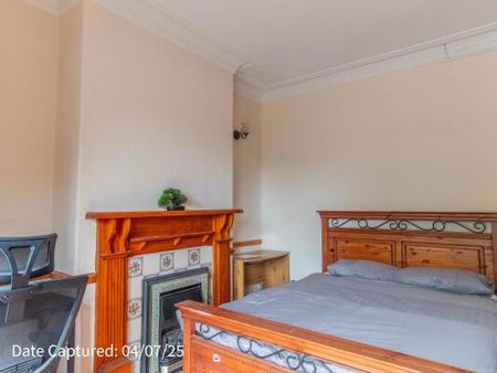 32, Barbican Road - Photo 3