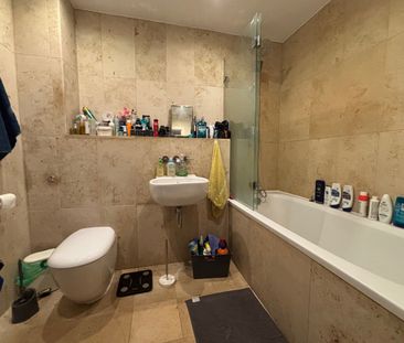 Altair, Celestia, Cardiff Bay - Photo 4