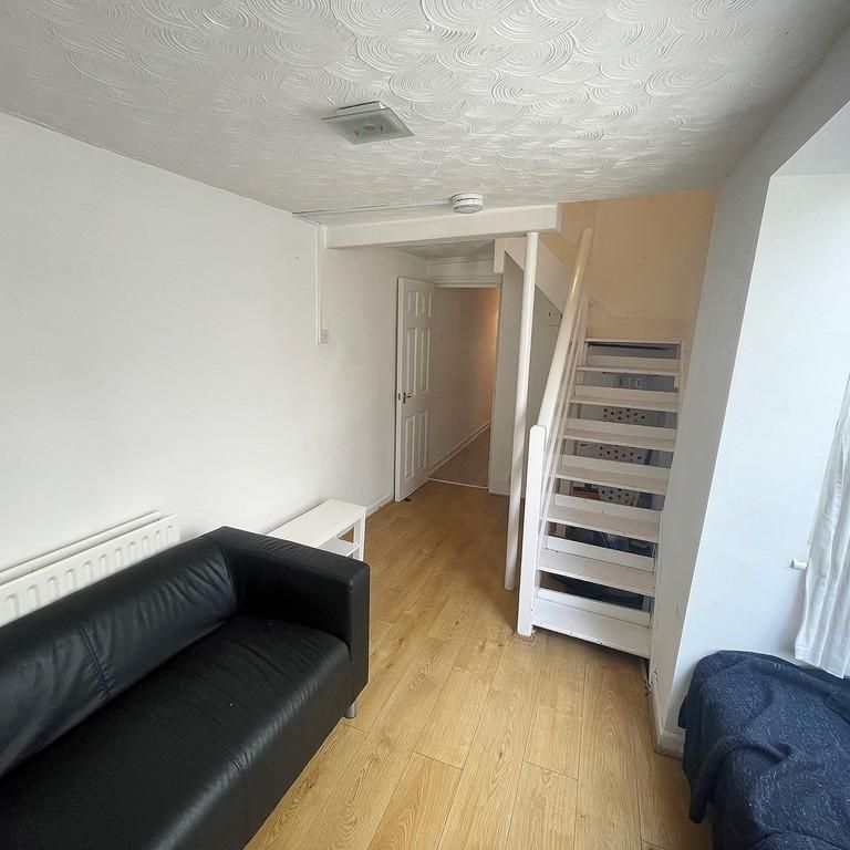 5 bedroom terraced house to rent - Photo 1