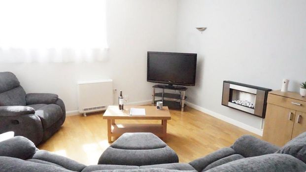 2 bedroom flat to rent - Photo 1