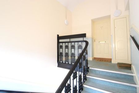 Mary Elmslie Court, Top Floor Flat, King Street, AB24 - Photo 2