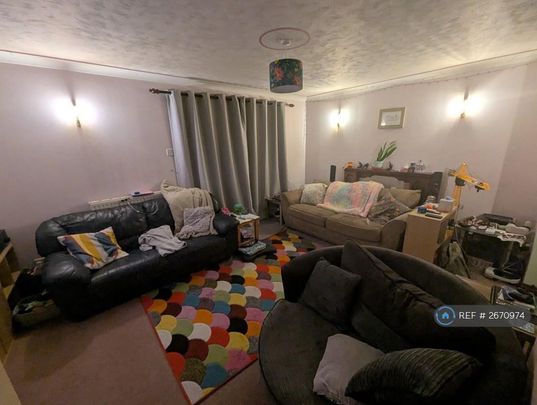 1 bedroom in a house share to rent - Photo 1