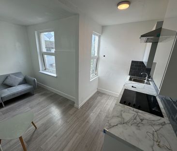 2 Bed Flat, Montpelier Road, BN1 - Photo 3