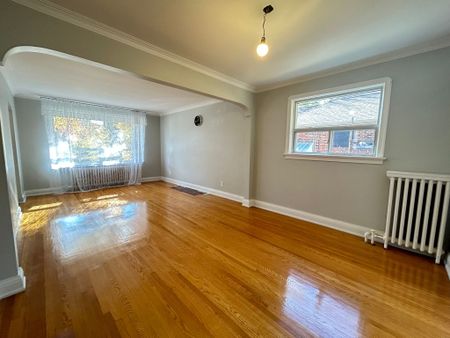 For Lease - 252 Viewmount Avenue, Toronto, Ontario - Photo 3