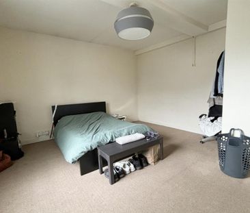 3 bedroom flat to rent - Photo 6