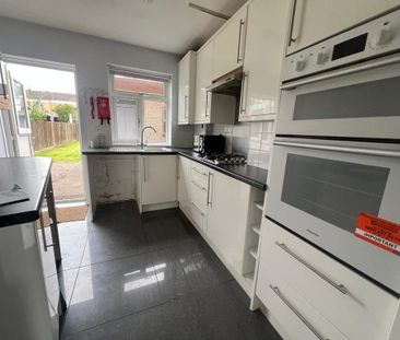 3 bedroom terraced house to rent - Photo 5