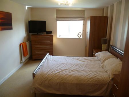 2 bedroom Flat To Let - Photo 5