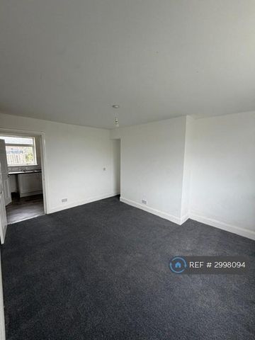 2 bedroom semi-detached house to rent - Photo 2